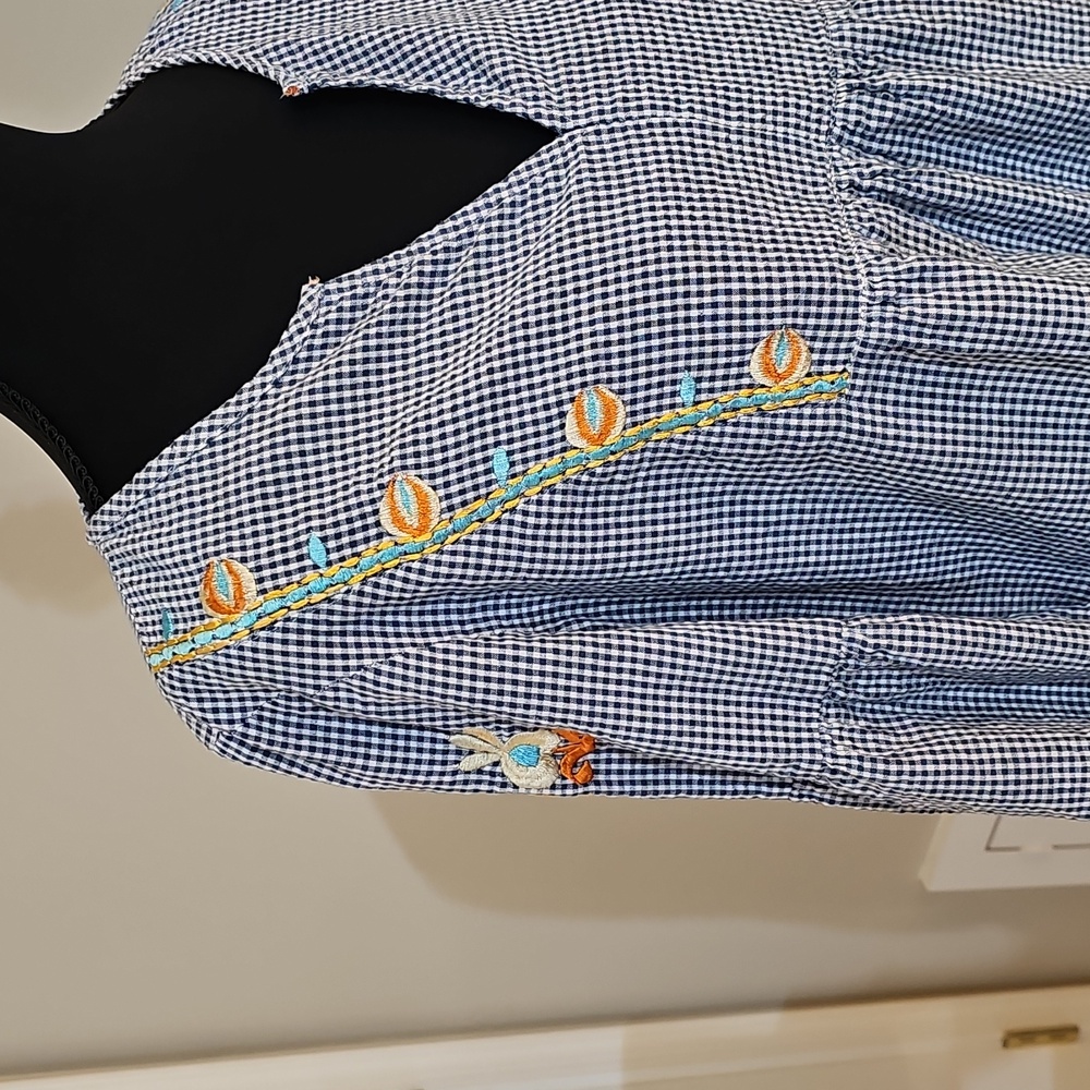 Top - Picture 6 of 16